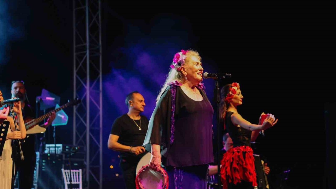 Didim’de Lavanta Festivali, Suzan Kardeş konseriyle başladı