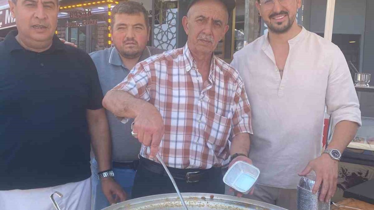 Odunpazarı esnafı vatandaşlara aşure ikram etti