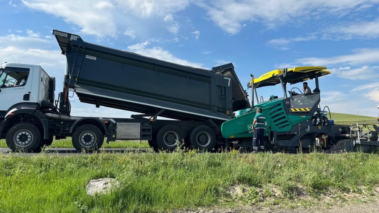 Kars’ta asfalt seferberliği sürüyor: Esenyayla köyü yolu tamamlandı