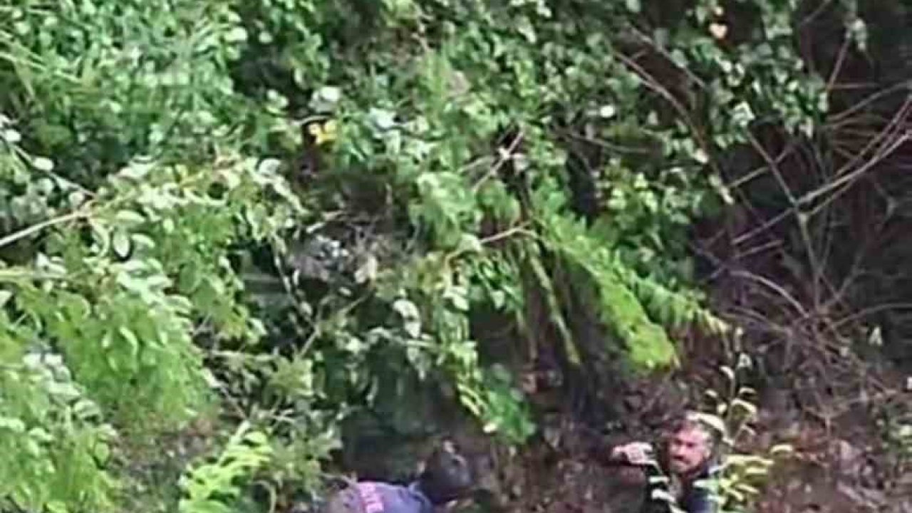 Şarampole uçan araçtan fırlayan sürücü yaralandı
