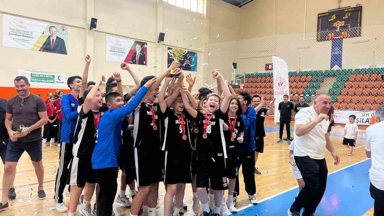 Minikler Hentbol Türkiye Şampiyonası Kuşadası’nda tamamlandı