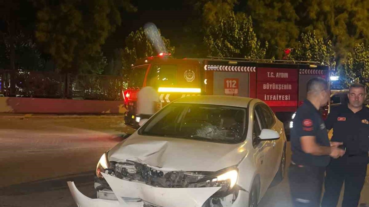 Otomobil ile motosiklet kafa kafaya çarpıştı