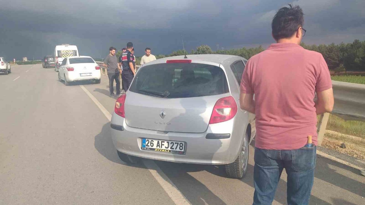 Bilecik’te otomobil bariyere çarptı: 1 yaralı
