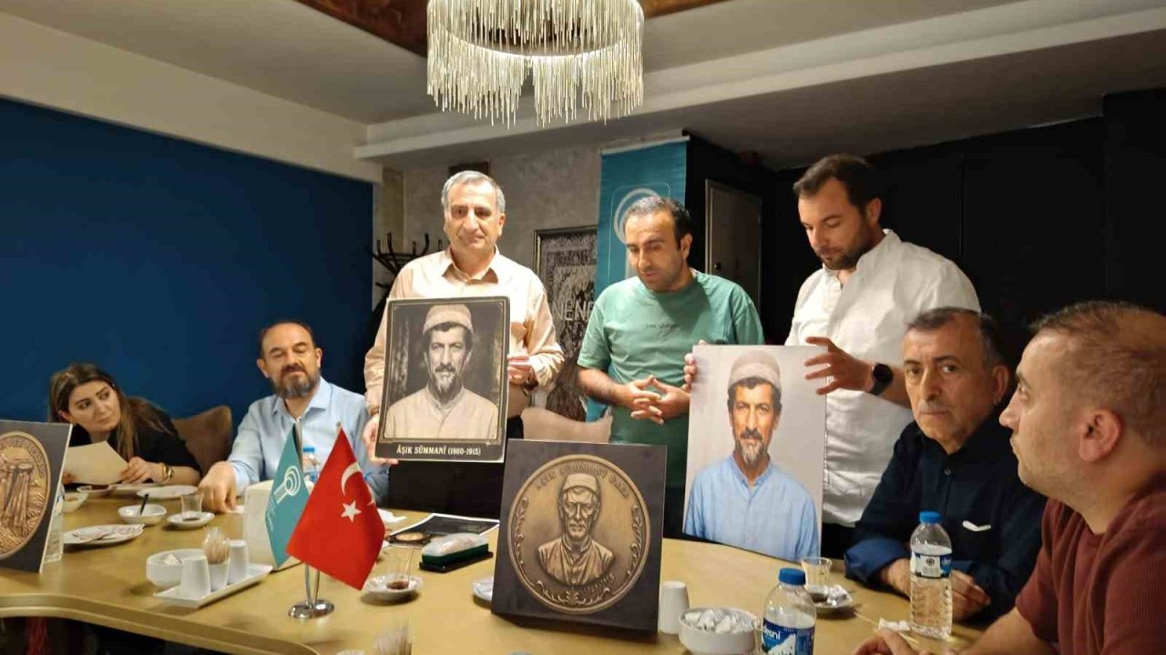 Âşık Sümmani Baba’nın gerçeğe en yakın rölyefi ve hatıra madalyonu tanıtıldı