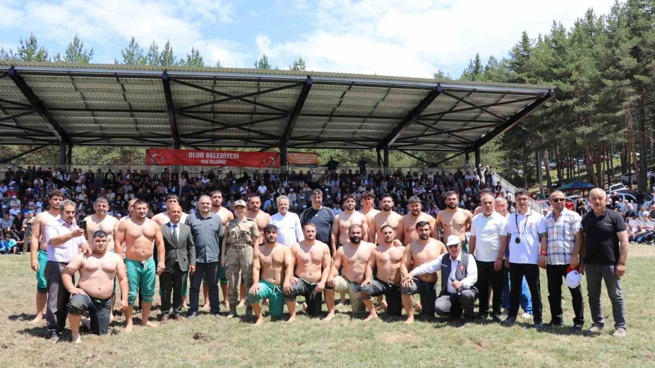 Akdağ Karakucak Güreşleri’nin başpehlivanı Kenan Gör oldu