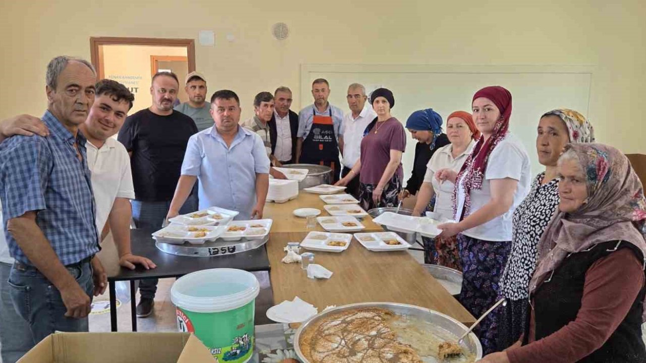 Gördes’te geleneksel köy hayrına yoğun ilgi