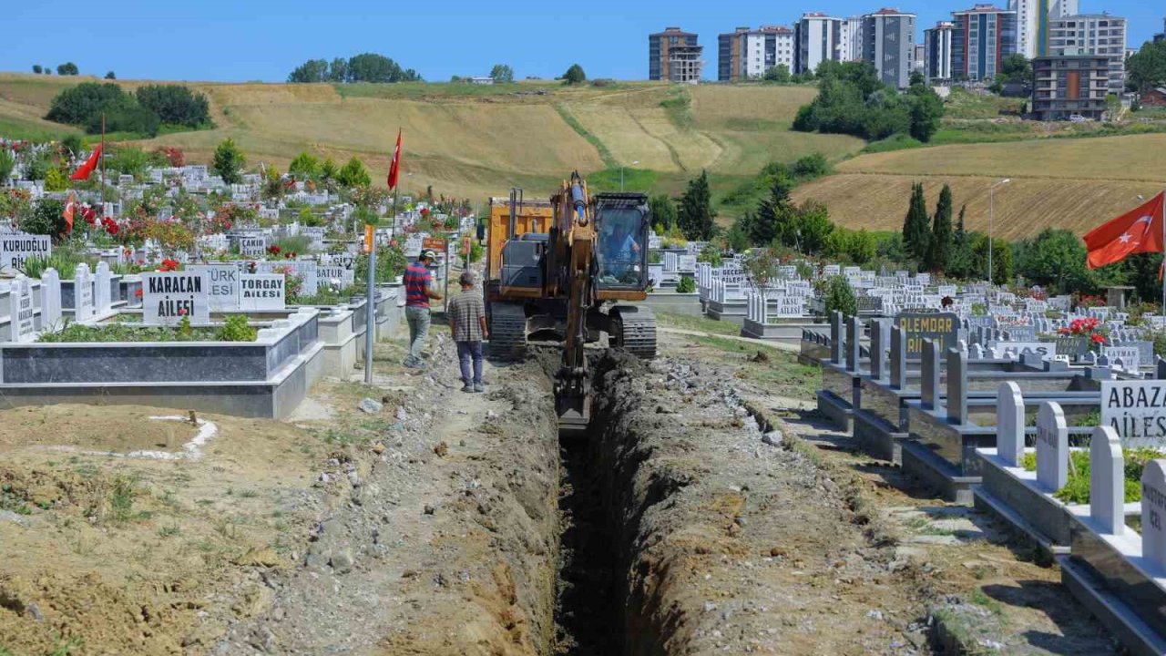 Heyelan yaşanan Derecik Şehir Mezarlığı’nda iyileştirme çalışmaları