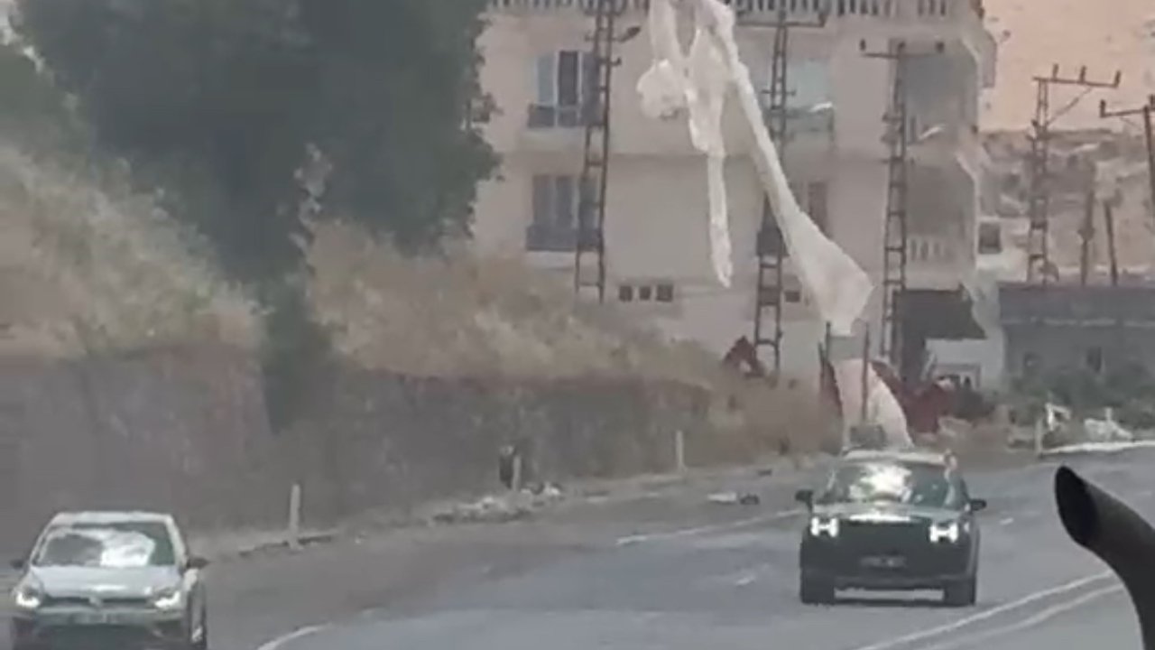 Siirt’te elektrik direğinde çıkan yangın paniğe neden oldu