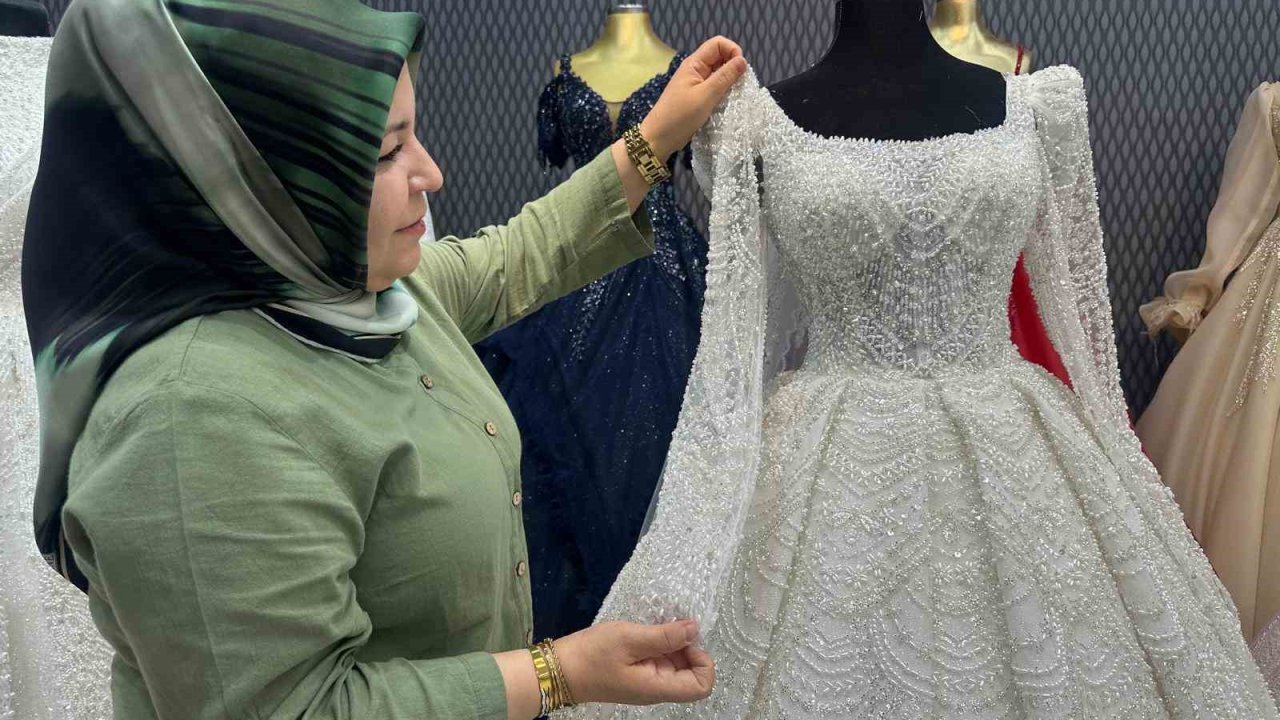 Bu sezon dantel ve kaburga gelinlik modelleri revaçta
