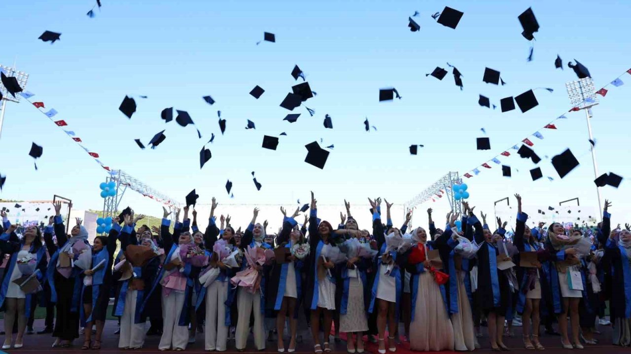 Düzce Üniversitesi’nde mezuniyet heyecanı başladı