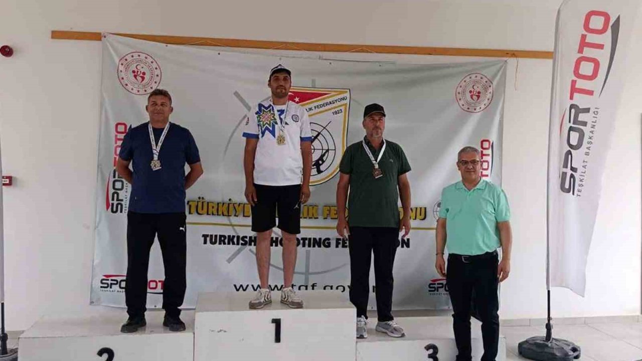 Büyükşehir sporcularından çifte başarı