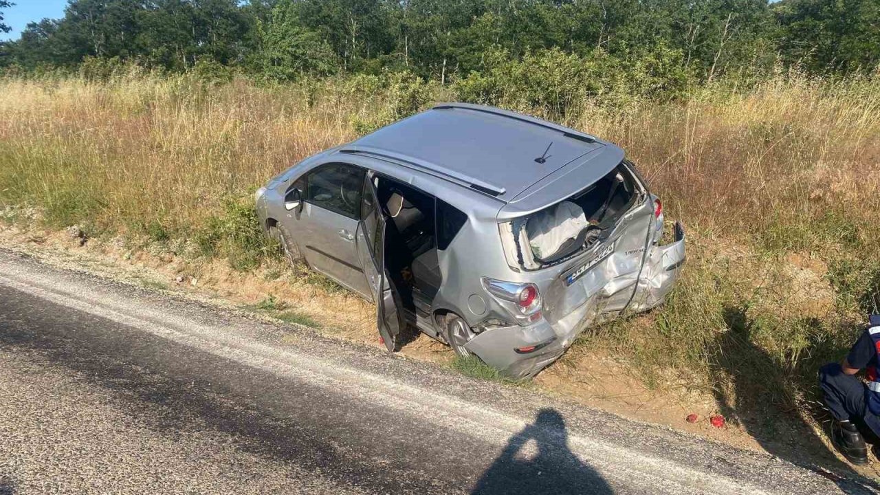 Bilecik’te kamyonetle otomobil çarpıştı: 3 yaralı