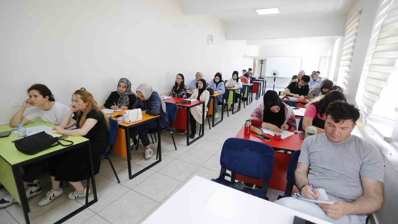 Büyükşehir KAYMEK’in KPSS kursuna ek KPSS Deneme Kulübü ile sınava tam hazırlık