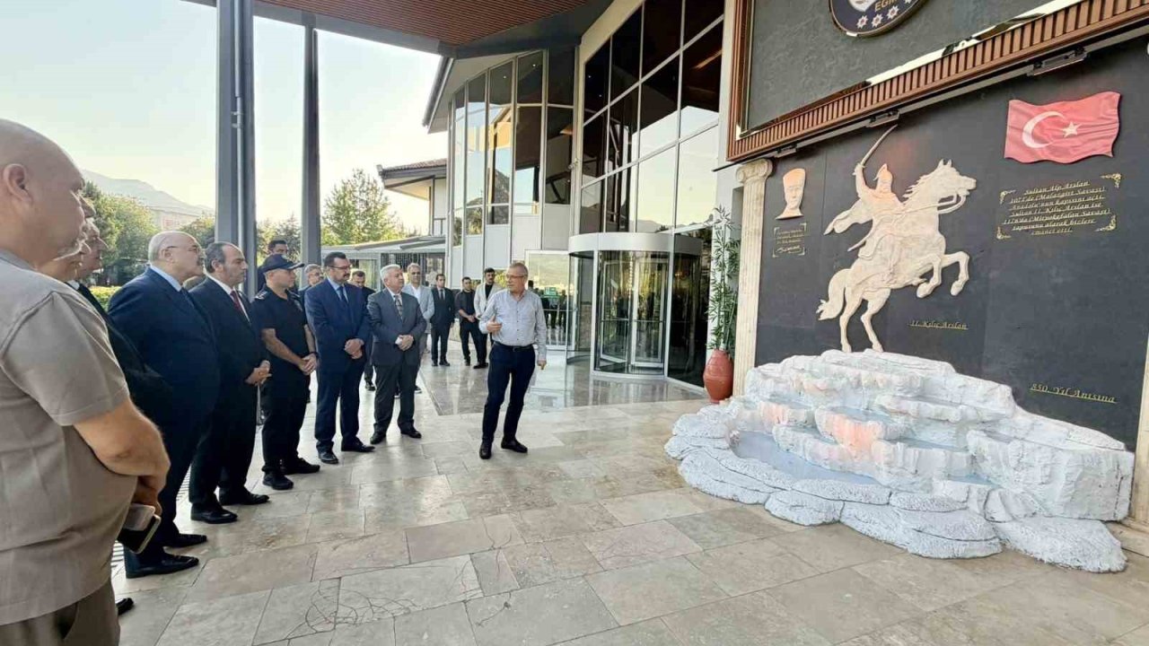 Denizli’de Miryokefalon Zaferinin tarihi mirasını yaşatacak anıt törenle açıldı