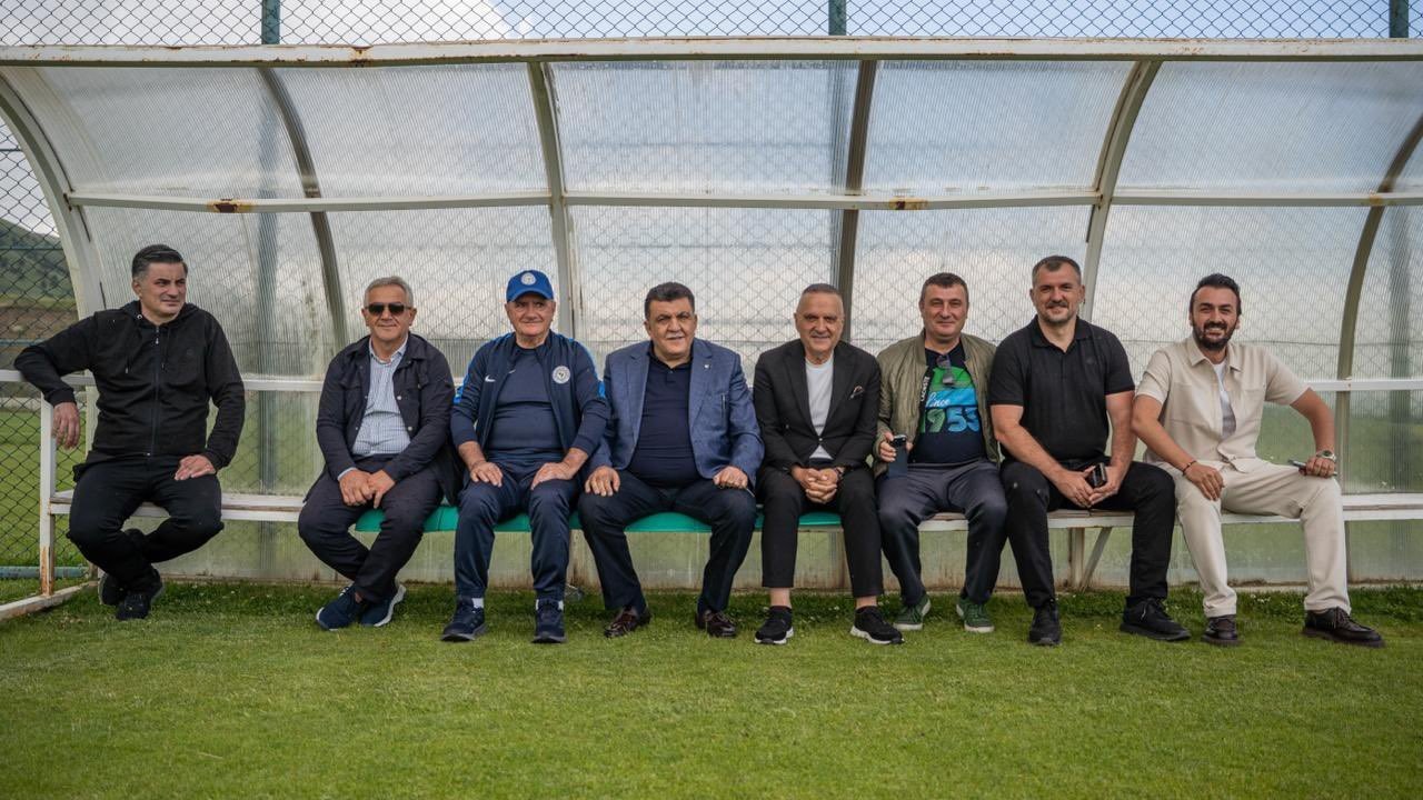 Çaykur Rizespor Başkanı Saruhan’dan Erzurum kampına ziyaret