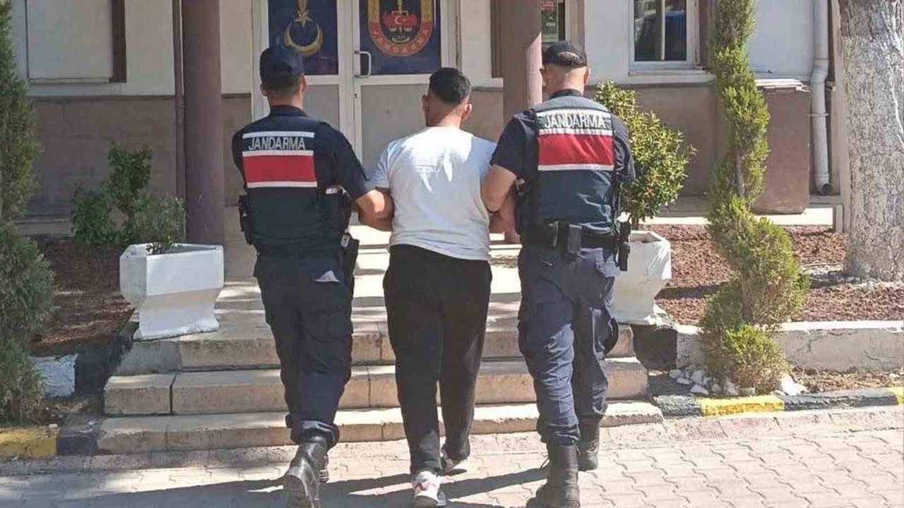’Dolandırıcılık’ suçundan aranan hükümlü jandarmadan kaçamadı