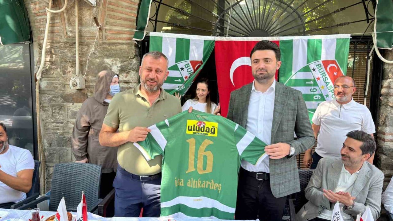 Bursaspor Başkanı Enes Çelik Kapalı Çarşı’da esnafla buluştu