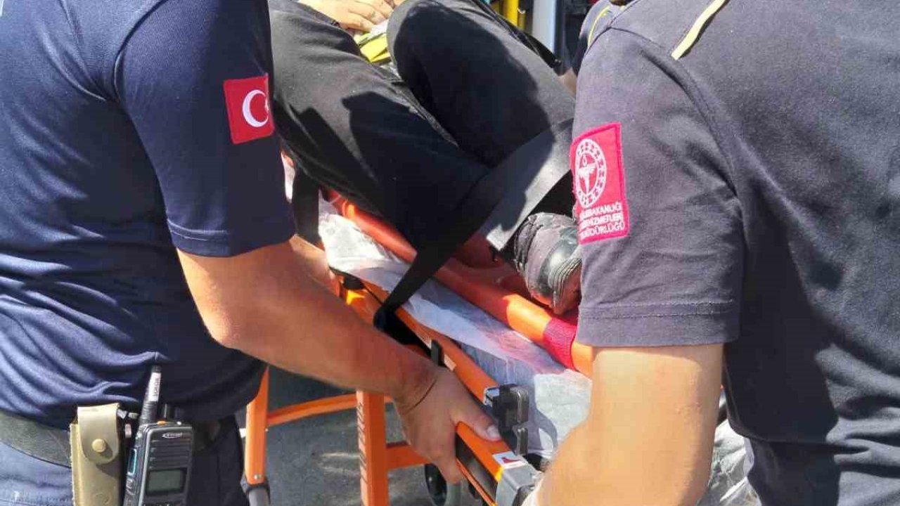 Balıkesir’de otomobile arkadan çarpan araçta 2 kişi yaralandı