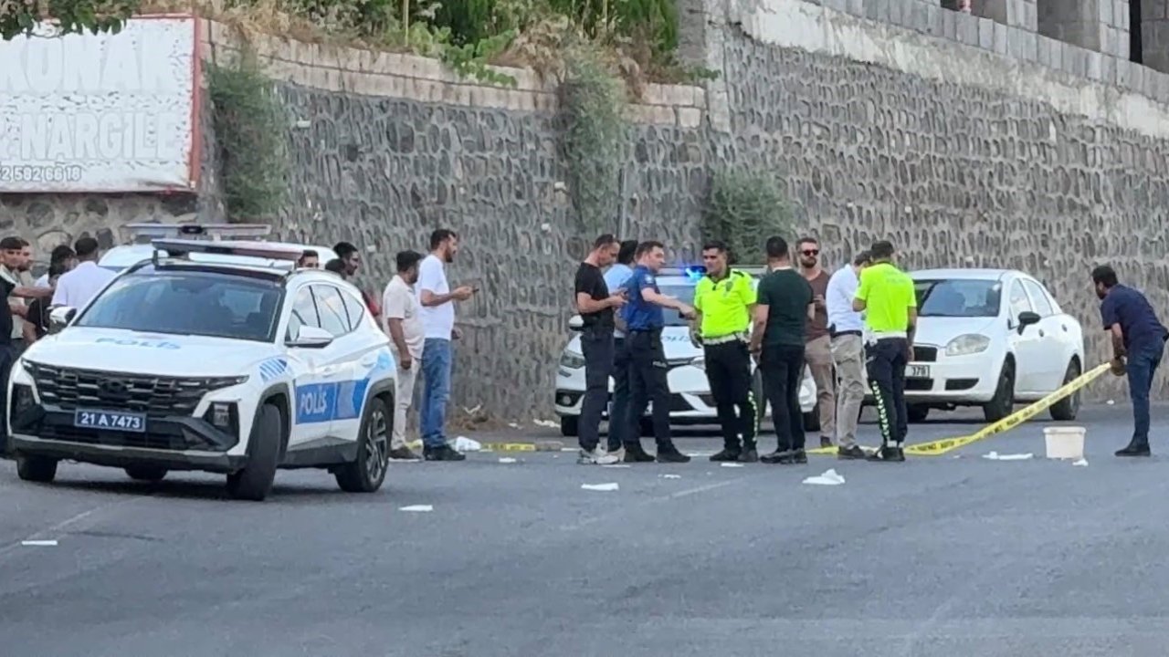 Diyarbakır’da seyir halindeki araca silahlı saldırı: 1 ağır yaralı