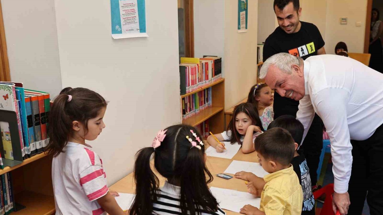 Başkan Şadi Özdemir, çocuklar ve ebeveynleri ile kütüphane buluştu
