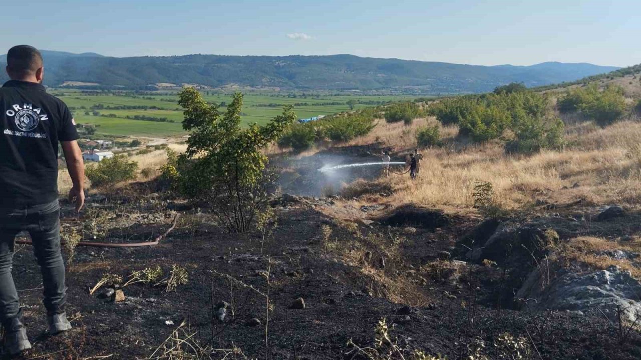 Gönen’de iki farklı bölgedeki arazi yangınları söndürüldü