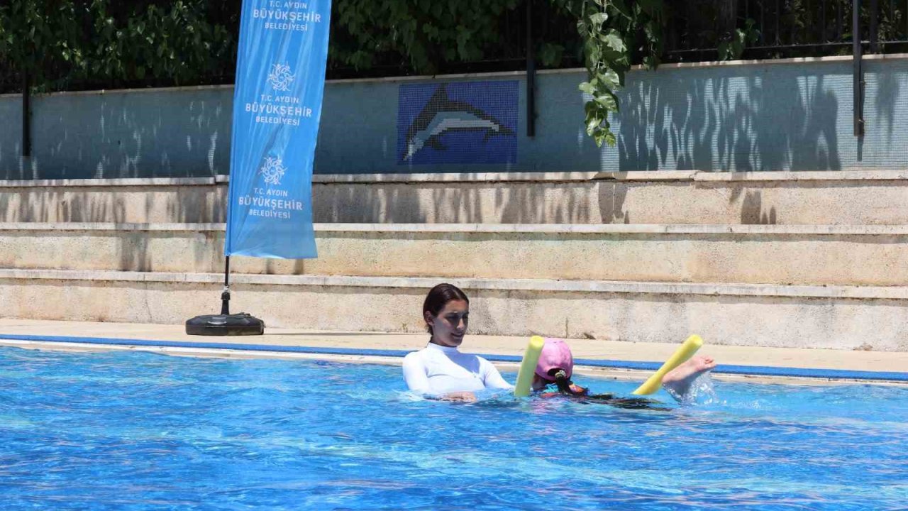 Otizmli çocuklar yüzmeyle güçleniyor
