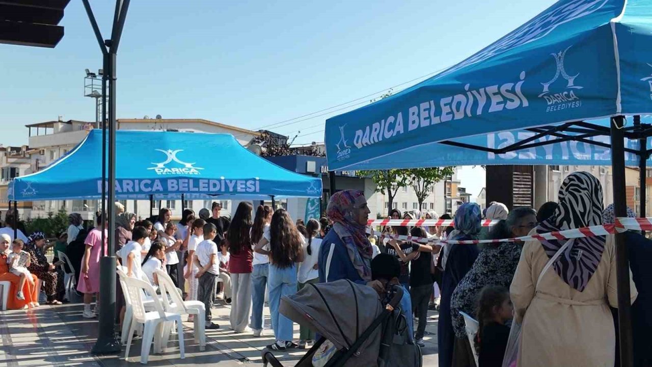 Bu otobüs ile mahalle şenlendi
