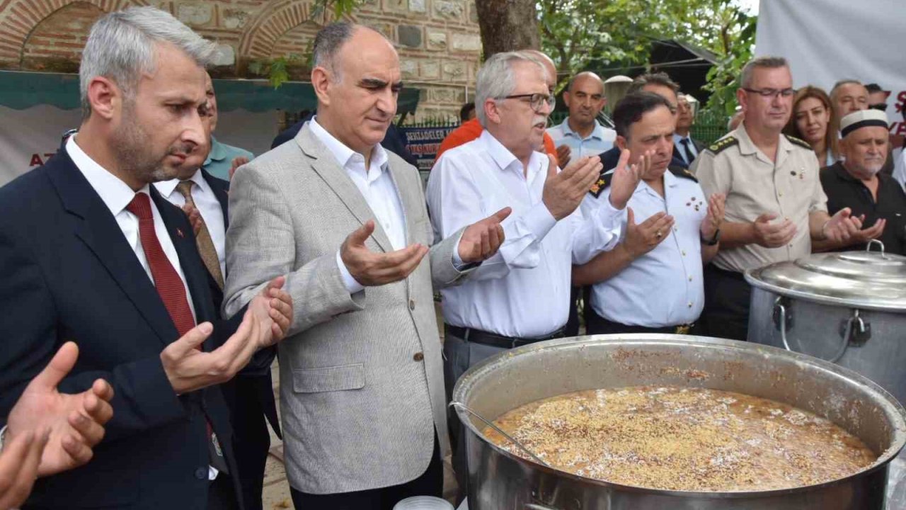 Şehit aileleri ve gazilerden aşure hayrı