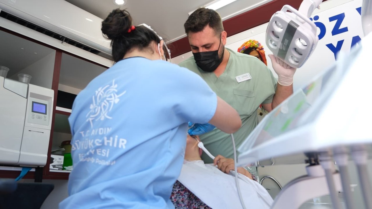 Mobil diş klinikleri üç ilçede vatandaşlarla buluştu