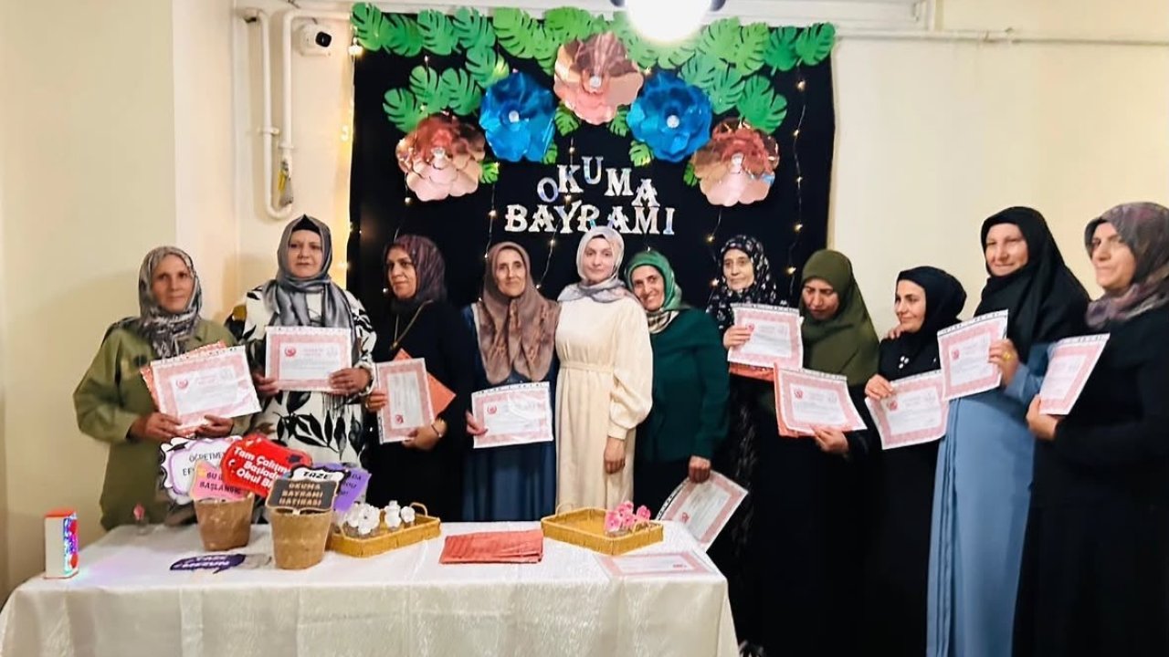 Ağrı’da okuma yazma öğrenen kadınlar için Okuma Bayramı düzenlendi