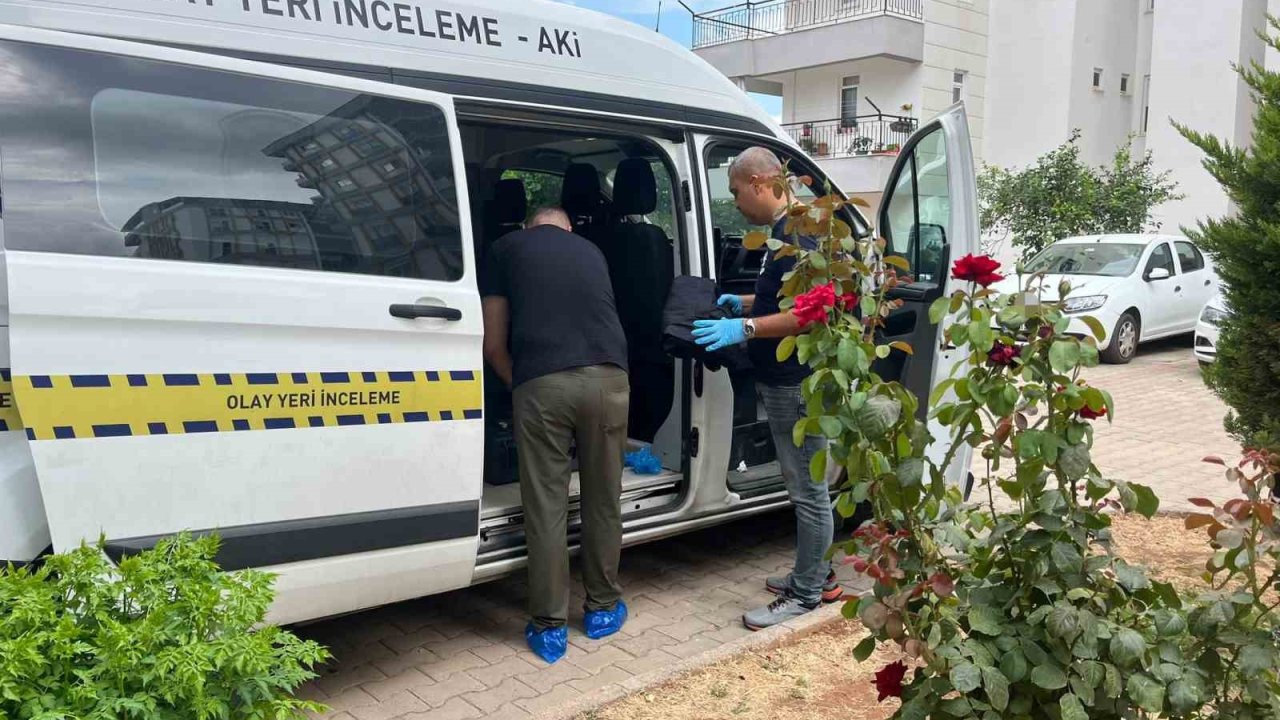 Antalya’da bir kadın evinde ölü bulundu