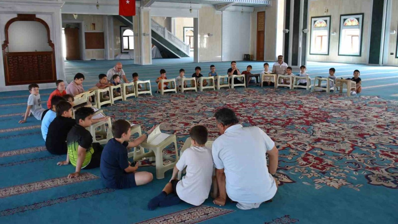 Bilecik’te camiler yaz Kur’an kurslarıyla şenlendi
