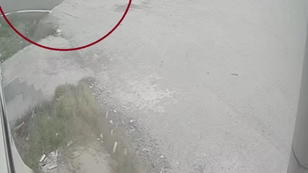 Motosiklet ve bisikletli çocuğun çarpıştığı anlar kamerada