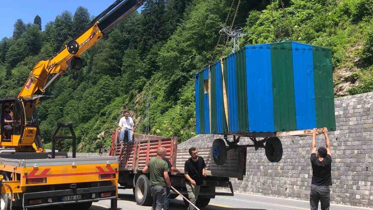 Ayder Yaylası yolundaki izinsiz yapılar kaldırıldı