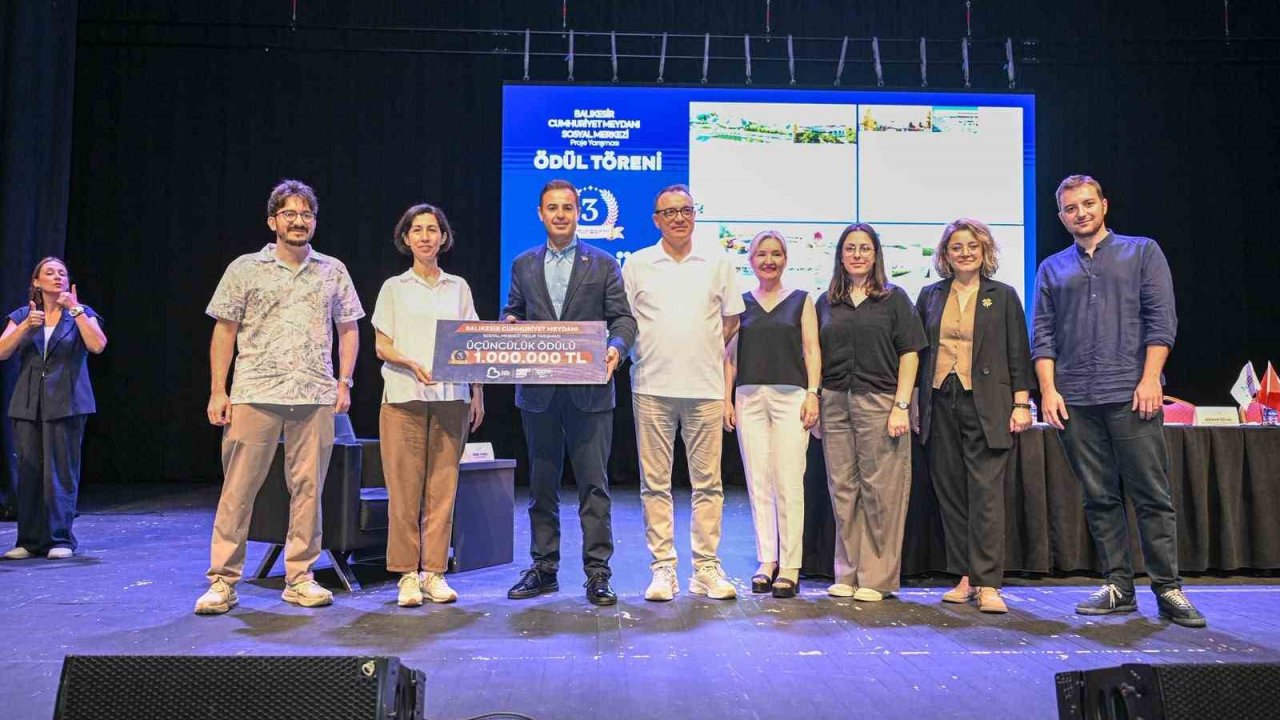 Cumhuriyet Meydanı Sosyal Merkezi Proje Yarışması’nda ödüller sahiplerini buldu