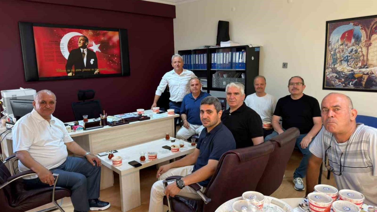 Eğitim Bir-Sen’den Geleneksel aşure ikramı