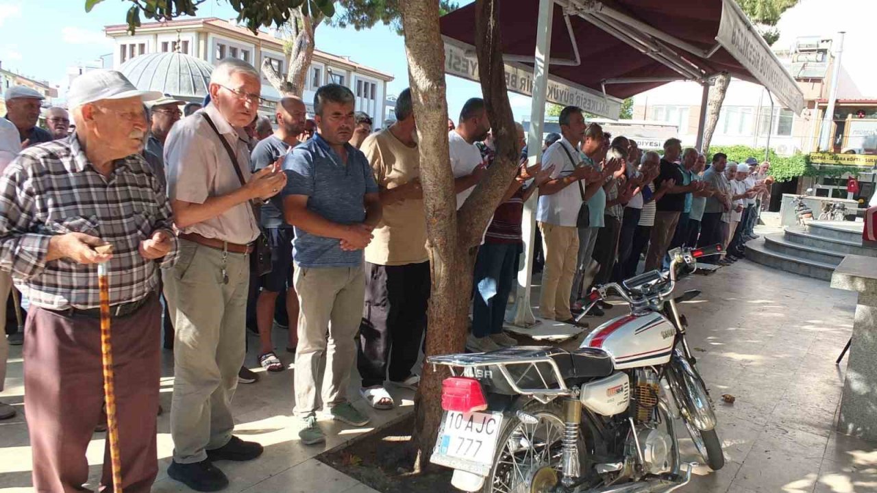 Burhaniye de emekli astsubay törenle toprağa verildi