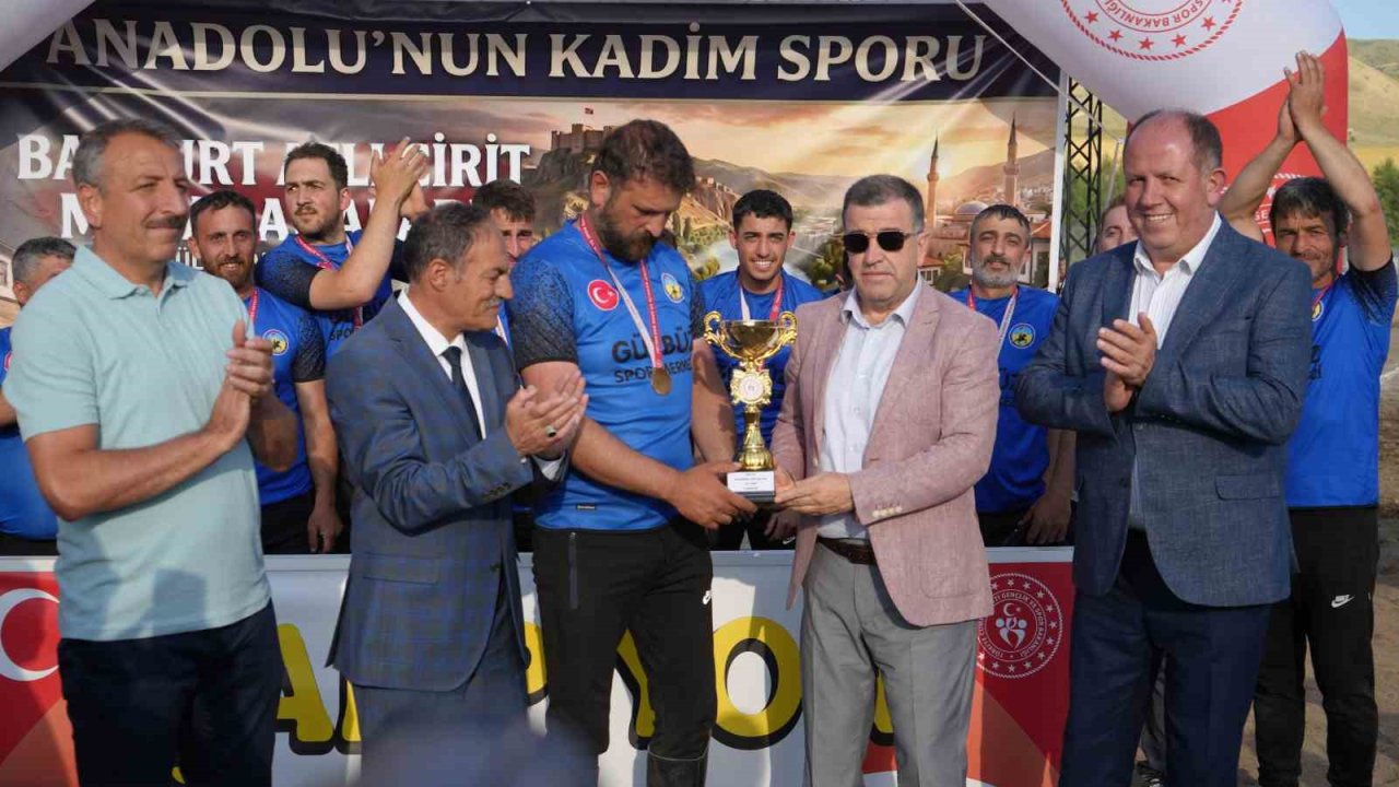 Cirit finalinde geri dönüş: 7 puan geriden geldi, yarım puan farkla Bayburt şampiyonu oldu