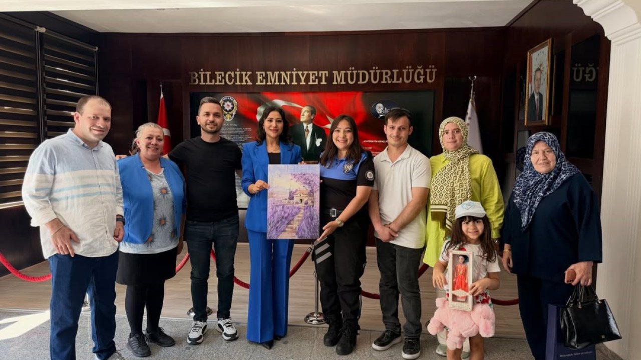 Polis çifte anlamlı veda