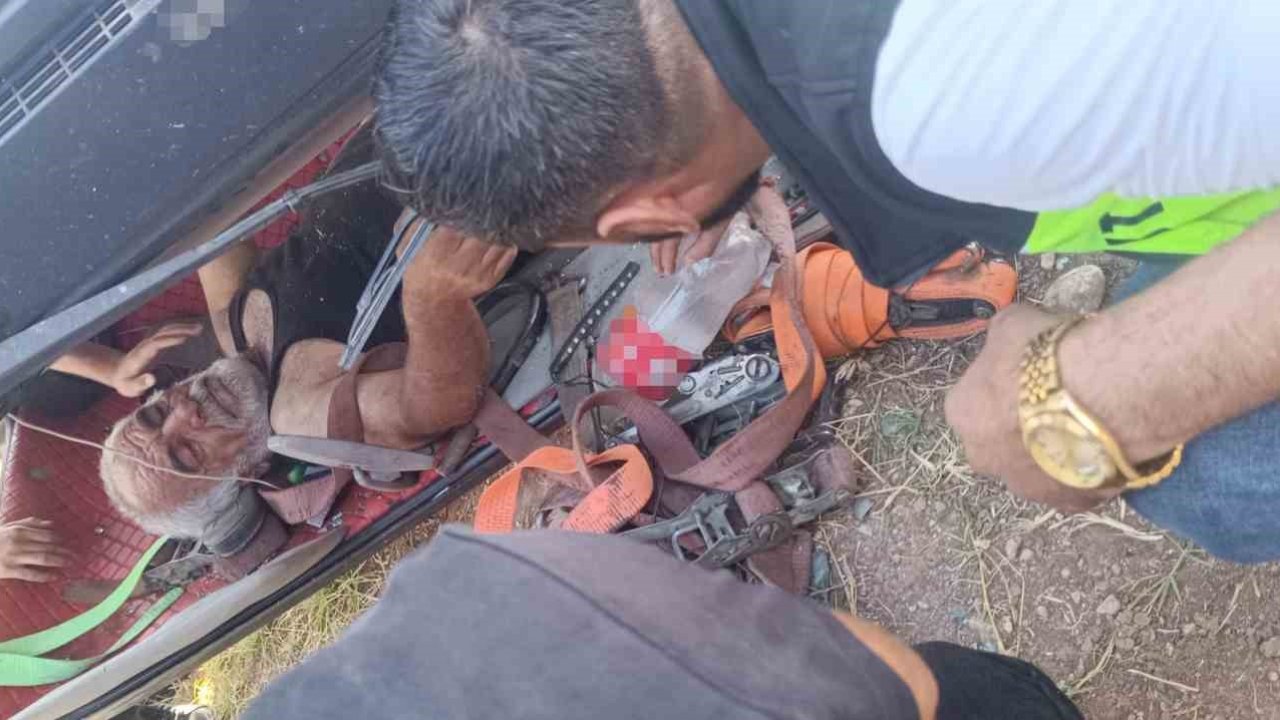 Diyarbakır’da çekici devrildi, sürücü yaralandı