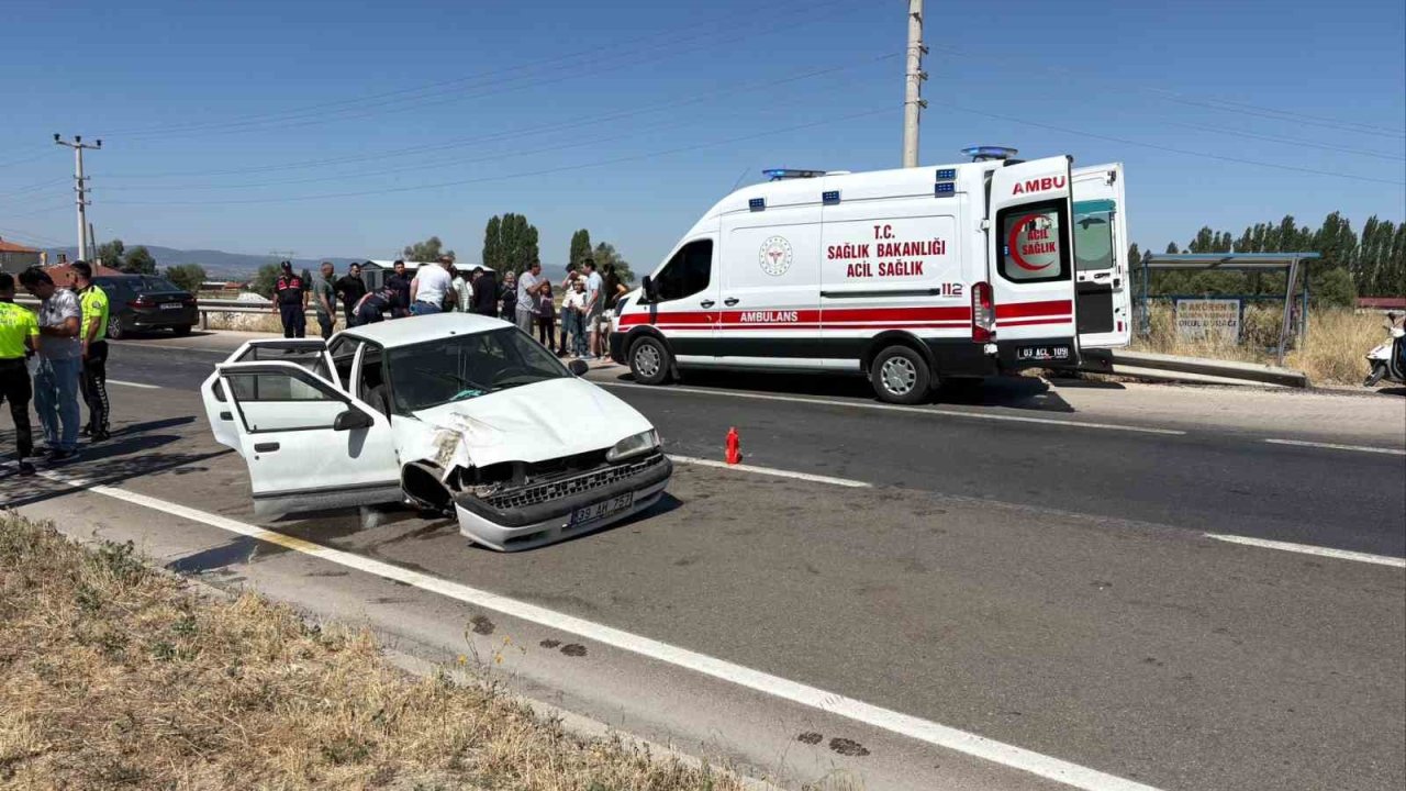 Bariyerlere çarpan otomobilde 6 kişi yaralandı