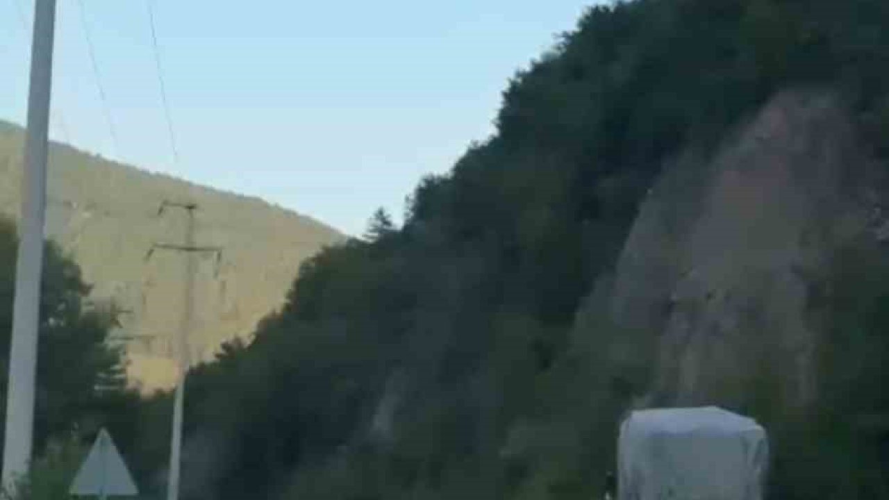 Karabük-Yenice kara yolunda tehlikeli sollamalar kamerada