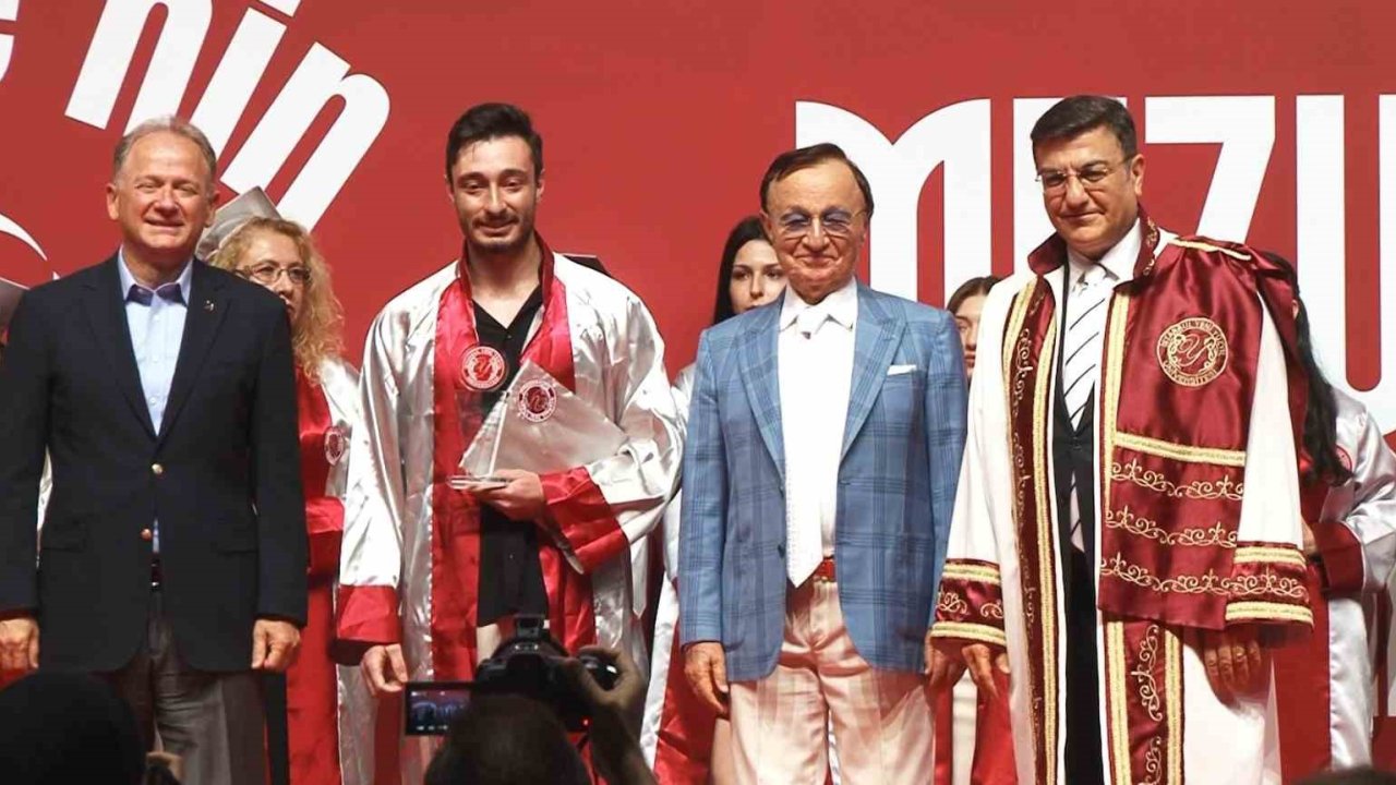 115 ülkeden öğrencisi bulunan üniversitede 3 bin 40 mezun sevinci
