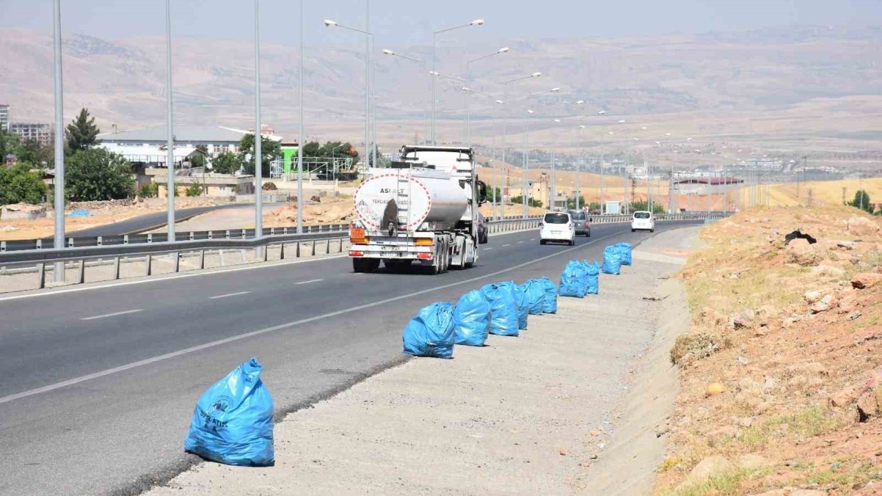 Siirt’te çevre yolunda kapsamlı temizlik mesaisi
