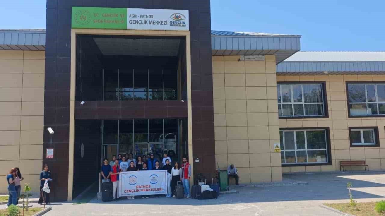 Patnos’tan 15 kız öğrenci "Bir Destandır Çanakkale" programına katıldı
