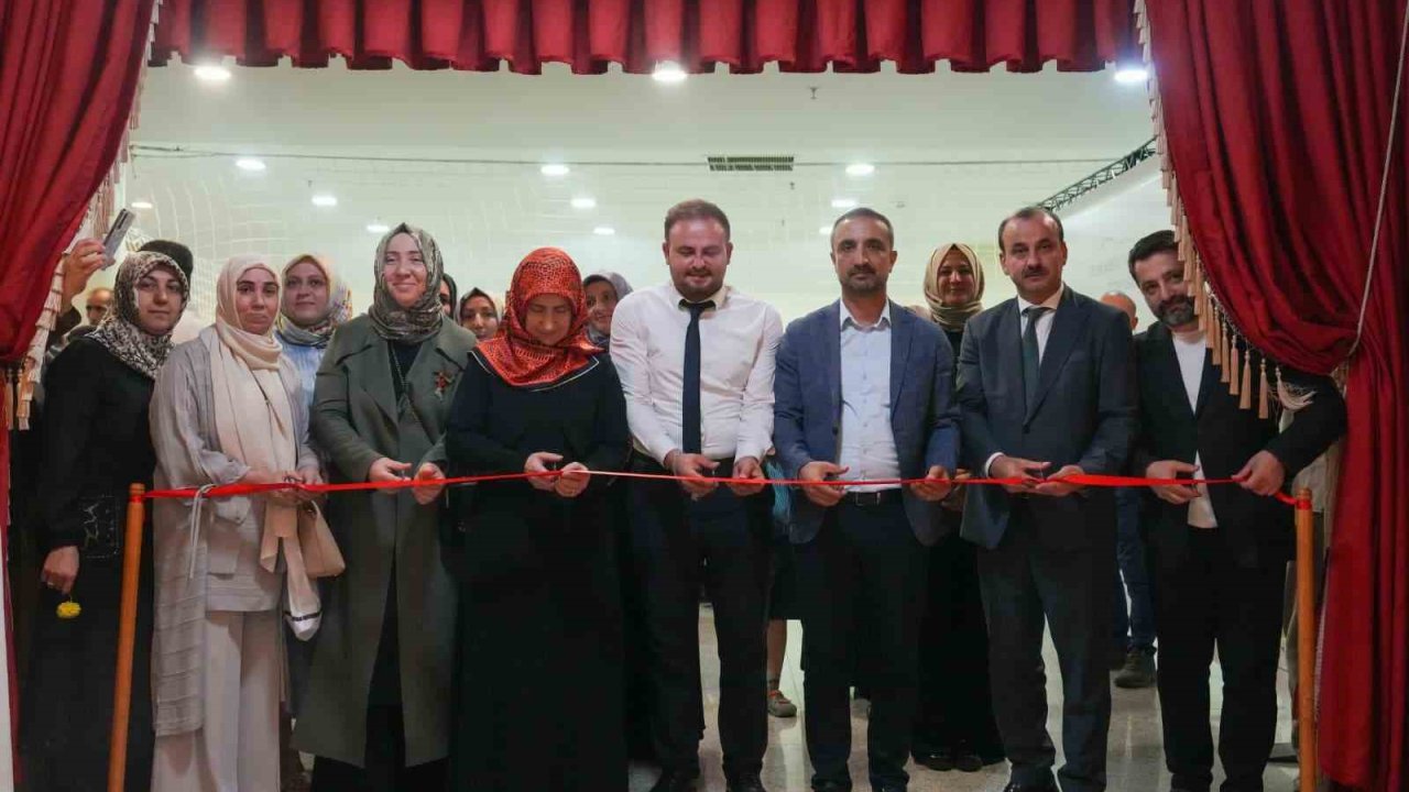 Tezhip sergisi sanatseverler ile buluştu