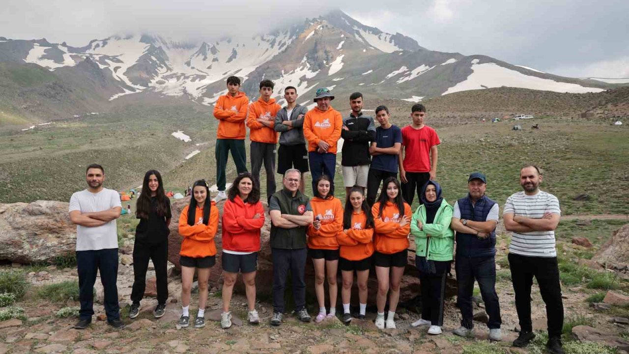 Başkan Özdoğan, Erciyes’te dağcılarla zirve heyecanını paylaştı