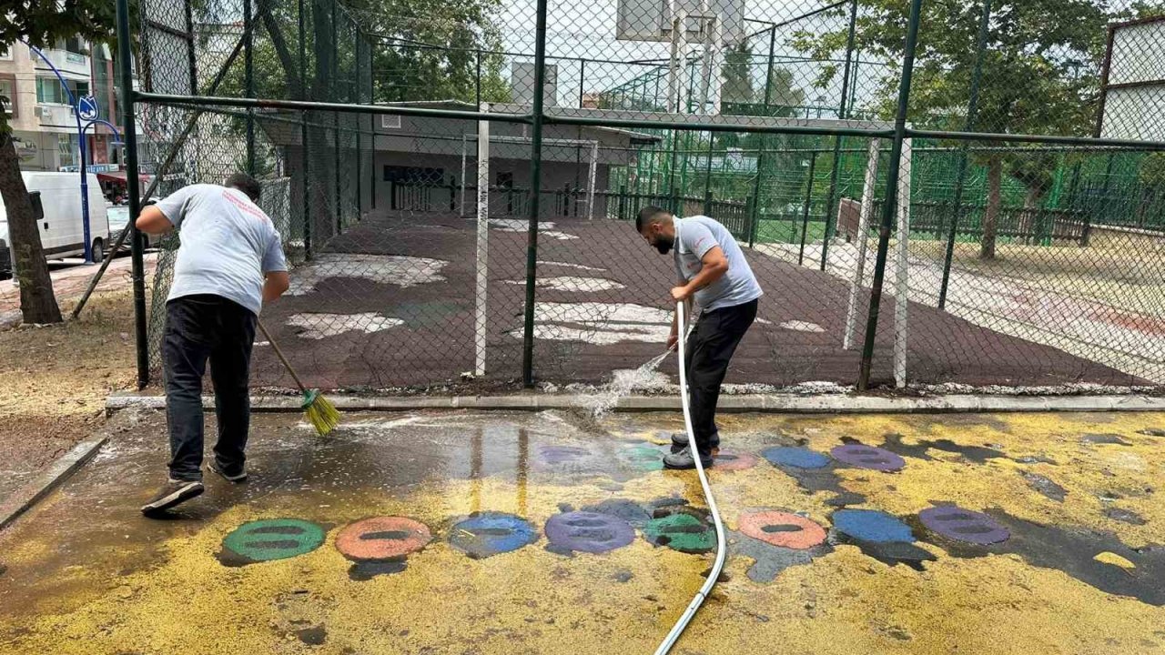 Yunusemre’de çocuk parkları pırıl pırıl oluyor