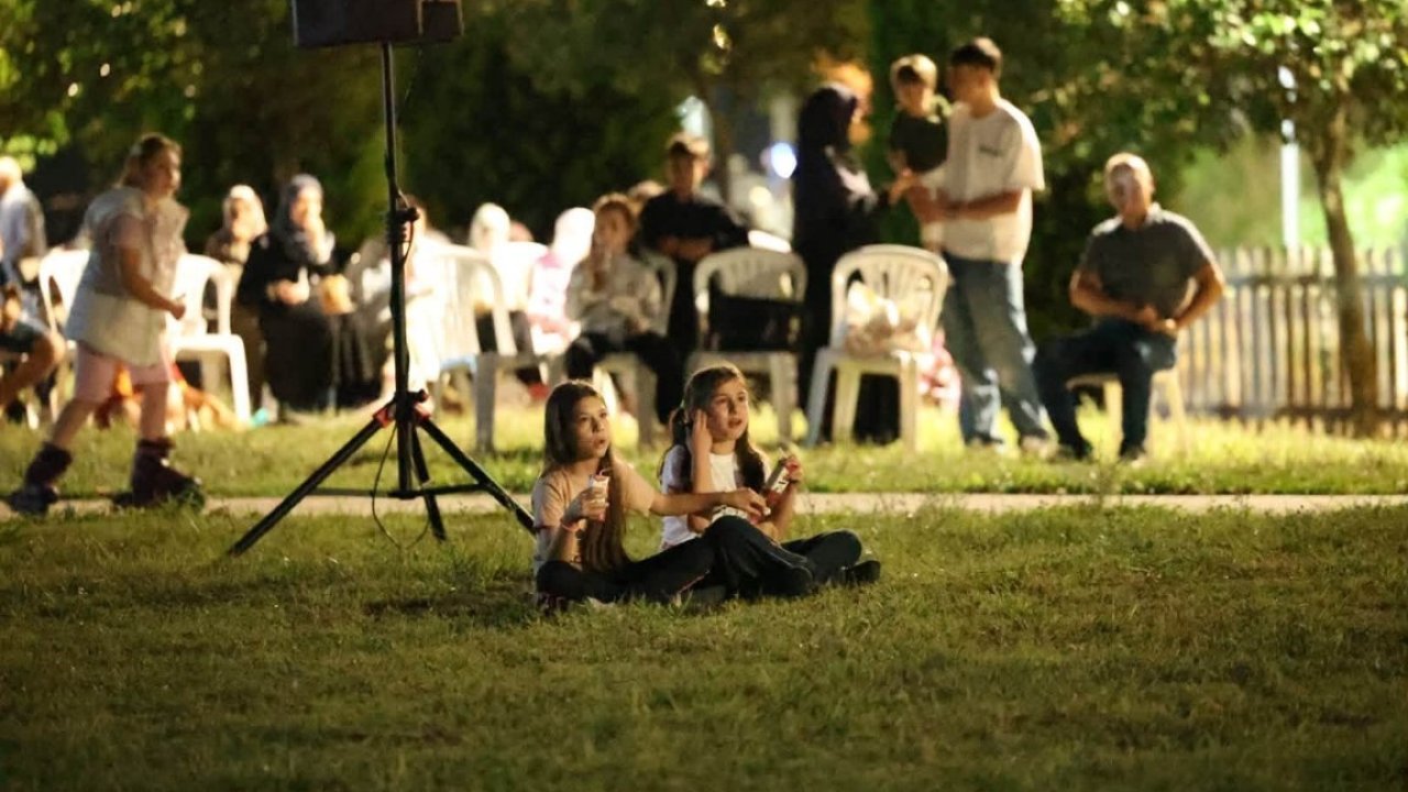 Kartepe’de açık havada sinema keyfi