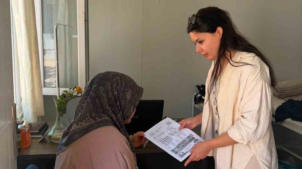 Yayladağı’nda "Her Gebeye Bir Ebe" uygulamasıyla ev ziyaretleri sürüyor